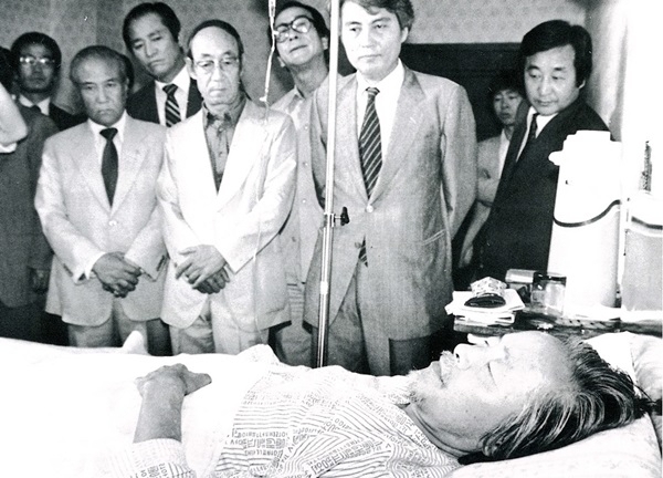 1983년 6월 9일 김영삼은 23일간의 단식 중단을 선언했다. ⓒ김영삼 자서전