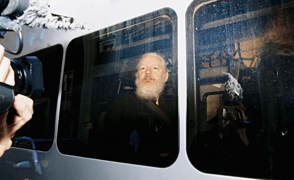 Julian Assange, moving to prison in London, April 11, 2019. © Reuters=Yonhap