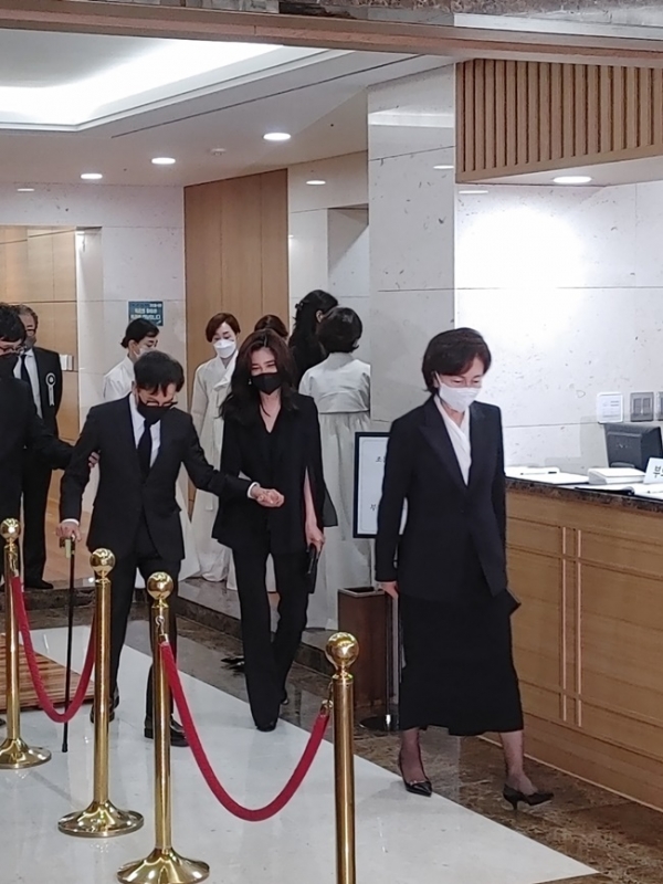 홍라희 전 리움미술관장(오른쪽부터), 이부진 호텔신라 대표이사, 이재현 CJ그룹 회장 ⓒ안정은 기자