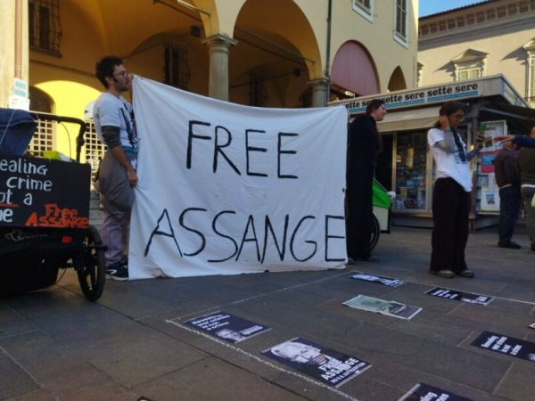 Free Assange Campaign. /Pressenza
