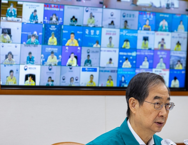 한덕수 국무총리가 29일 오전 서울 종로구 정부서울청사에서 열린 코로나19 중앙재난안전대책본부 회의에 참석해 발언하고 있다. [출처=연합]